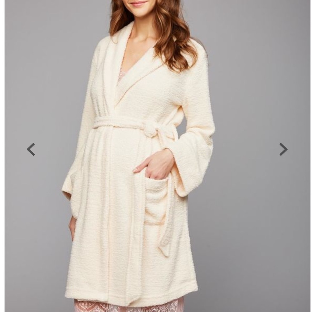 A Pea in the Pod beige plush maternity robe